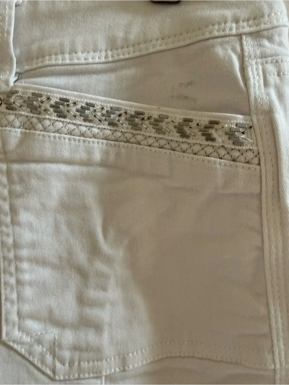 White House Black Market White Crop Pants Size 6 | Embellished Pocket Detail - Picture 4 of 7